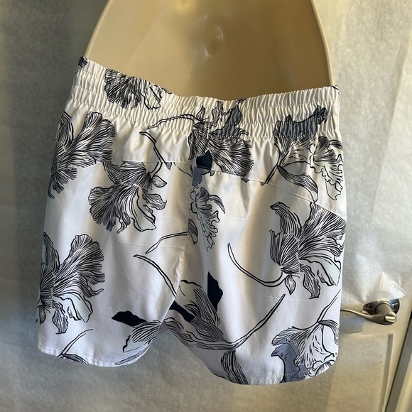 Athleta floral print athletic run shorts Sz-S. C1 - Picture 3 of 10
